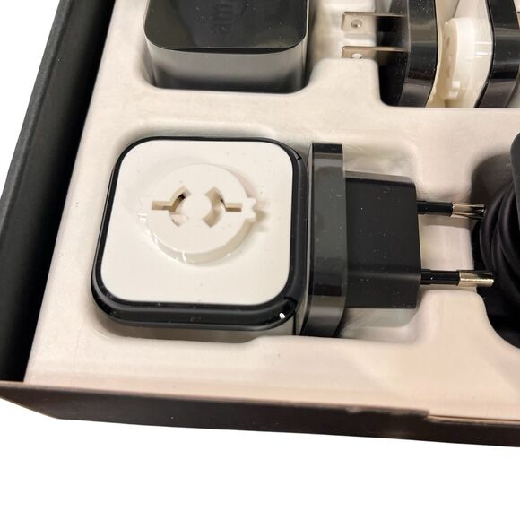 NOB Amazon Kindle Powerfast Travel Power Wall Plug Adapter Kit Worldwide Travel - Picture 4 of 14